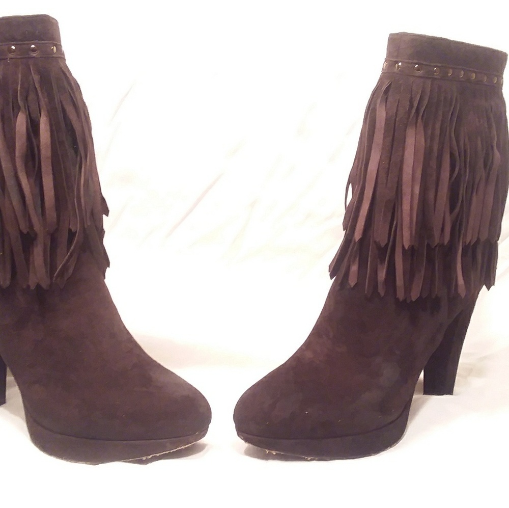 Via Spiga Noelle Tmoro size 8 suede booties